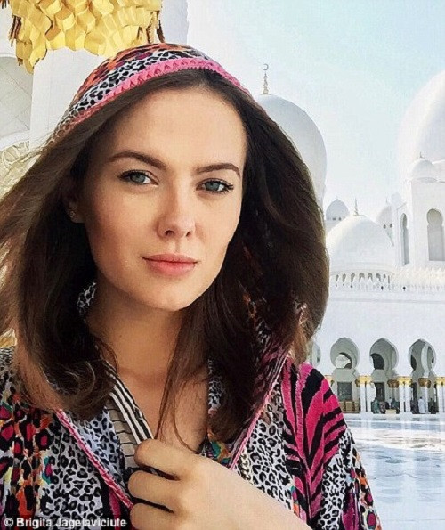 “Cho đến nay, tôi đã đến 74 nước, nhưng vẫn còn nhiều quốc gia nữa và tôi còn hành trình dài để đi”, Brigita chia sẻ.