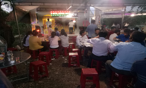 Hàng xóm bàng hoàng trước cái chết của vợ chồng thầy P.