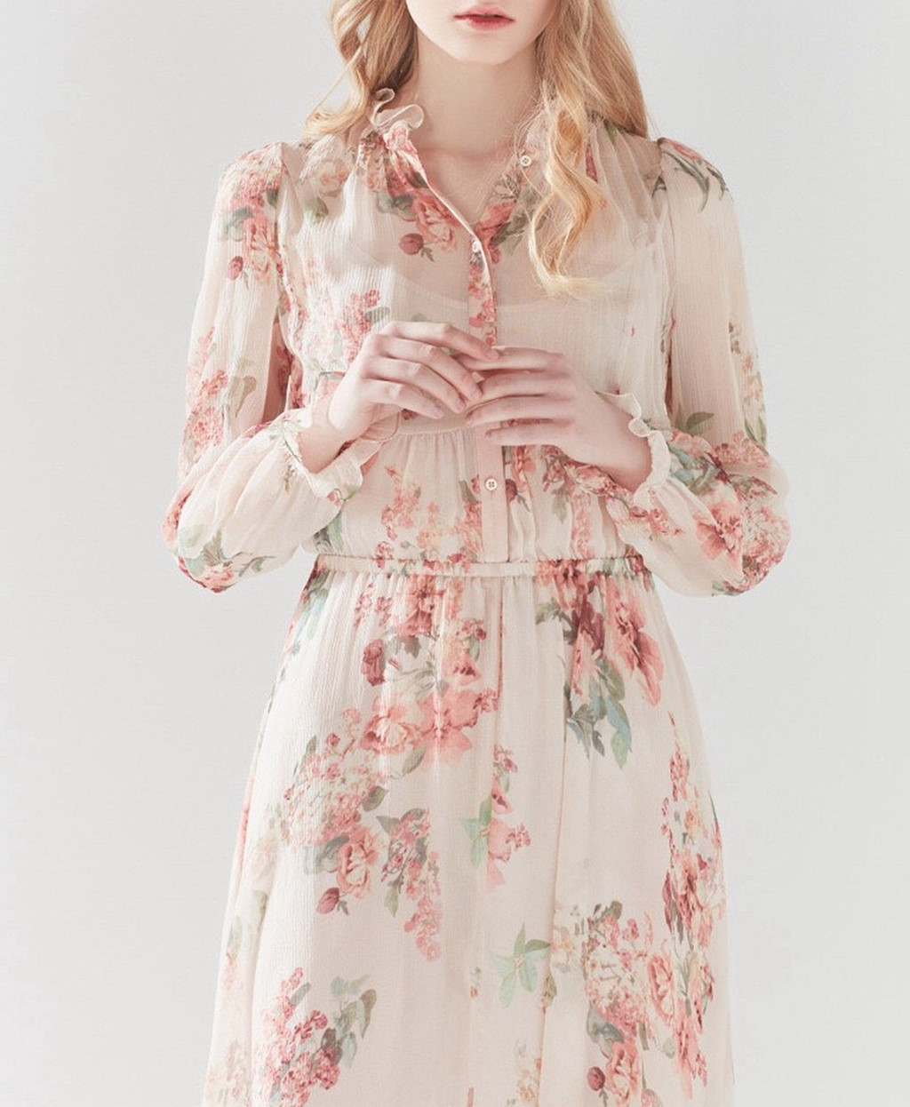 Chiếc vày này đến từ thương hiệu Vanessa Bruno của Pháp và có giá lên tới 590 USD, tương đương gần 13,5 triệu đồng.