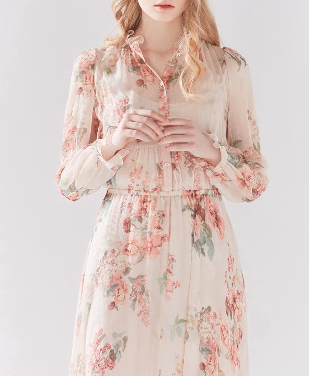 Chiếc vày này đến từ thương hiệu Vanessa Bruno của Pháp và có giá lên tới 590 USD, tương đương gần 13,5 triệu đồng.