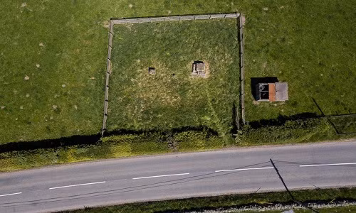 Boongke có phòng chính là trung tâm liên lạc. Ngoài ra, còn có phòng ngủ và một nhà vệ sinh.