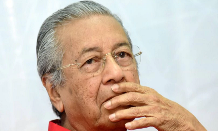 Ông là Thủ tướng Malaysia đầu tiên xuất thân từ tầng lớp bình dân. Được biết, ba vị tiền nhiệm đều là thành viên Hoàng tộc hoặc dòng dõi ưu tú. Ảnh: NST.Com.