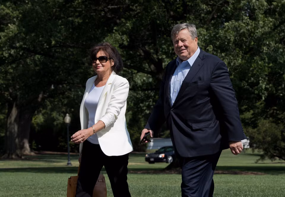 Khi không bận rộn với công việc, bà Melania Trump dành thời gian cho bố mẹ và con trai.