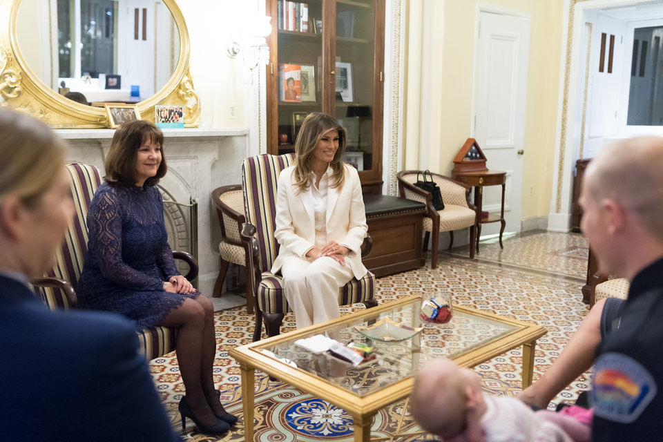 Bà chủ Nhà Trắng cũng thường tổ chức cuộc họp với một nhóm người trong văn phòng của bà ở Cánh Đông.