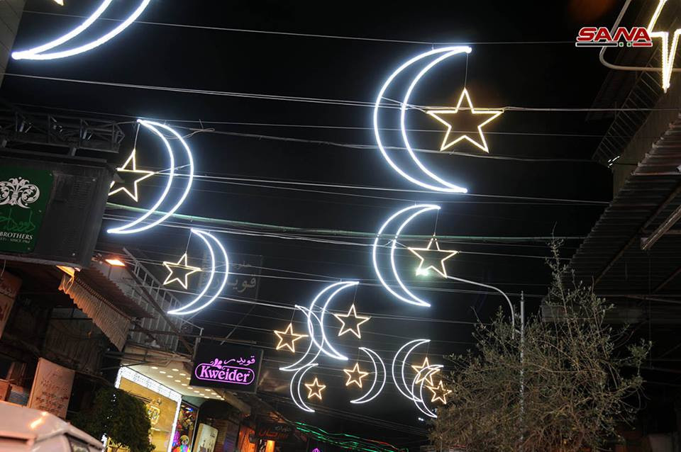 Đường phố được trang hoàng trong tháng Ramadan. Ảnh: SANA.