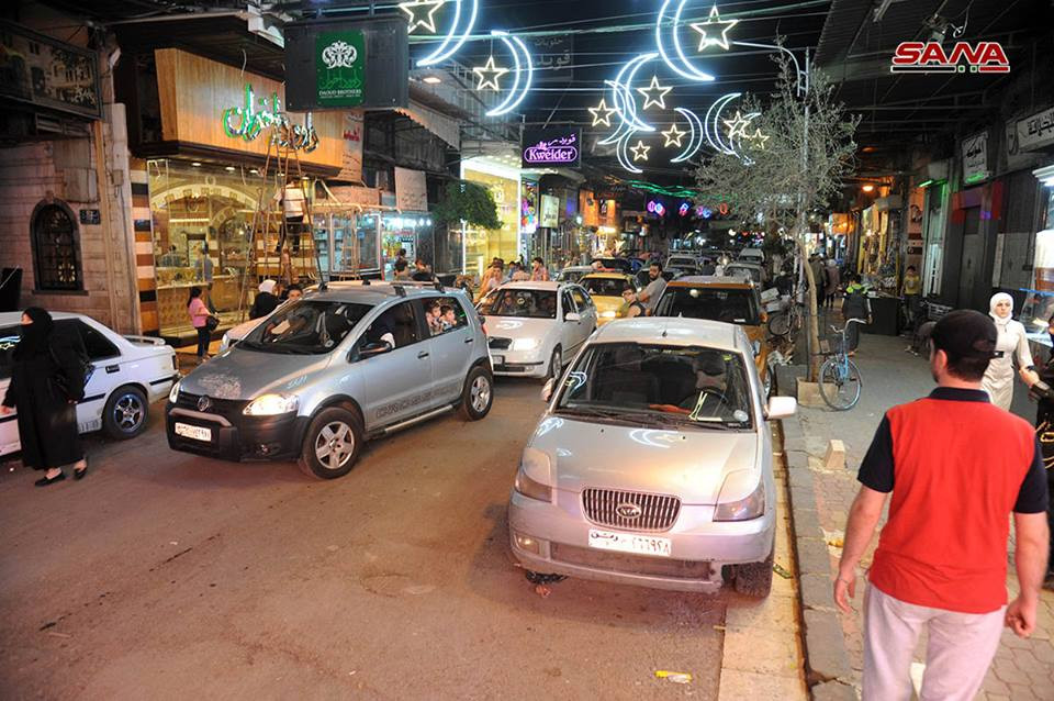 Cảnh đông đúc trên đường phố ở thủ đô Syria vào buổi tối. Ảnh: SANA.