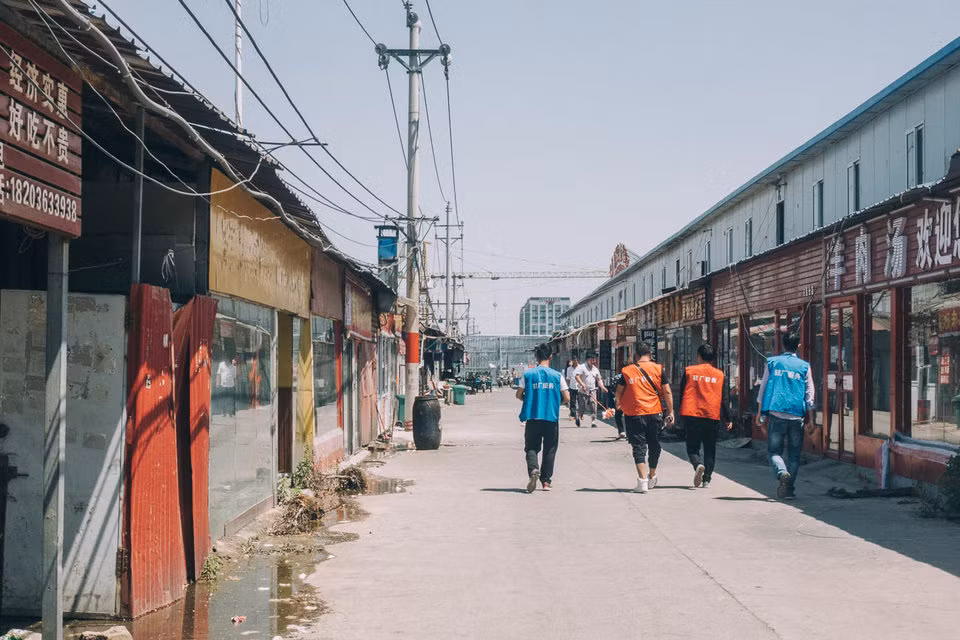 Công nhân Foxconn chia sẻ với Business Insider rằng mức lương khởi điểm của họ từ khoảng 1.900 nhân dân tệ (300 USD)/tháng.