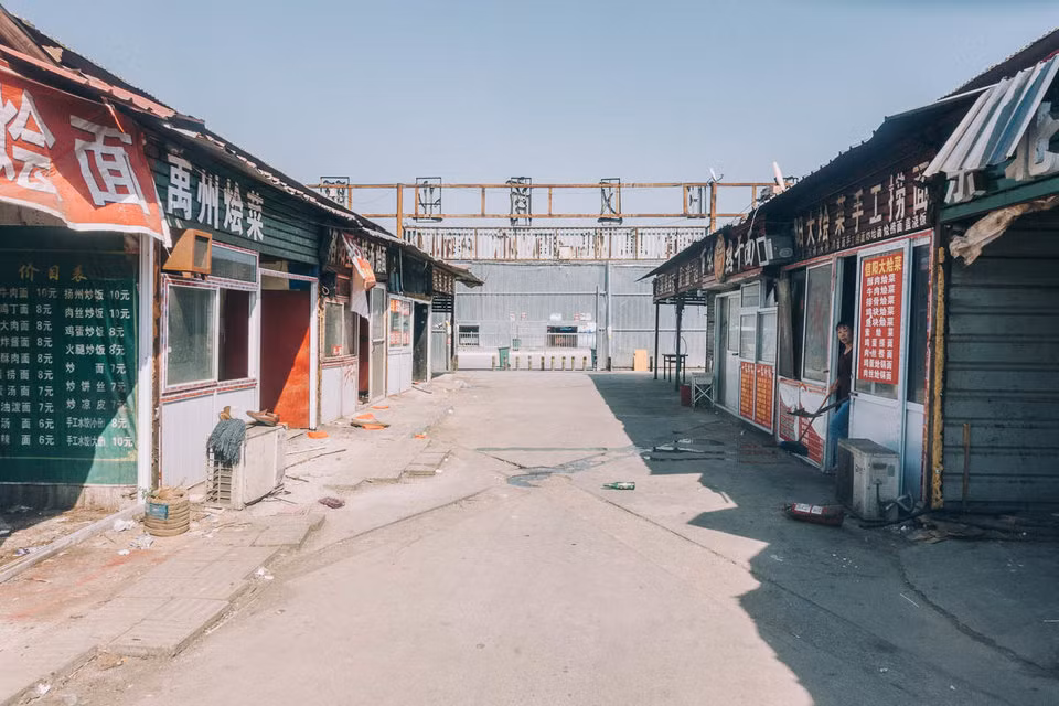 Nhiều người lo sợ những cửa hàng tạm bợ này sẽ bị phá dỡ.