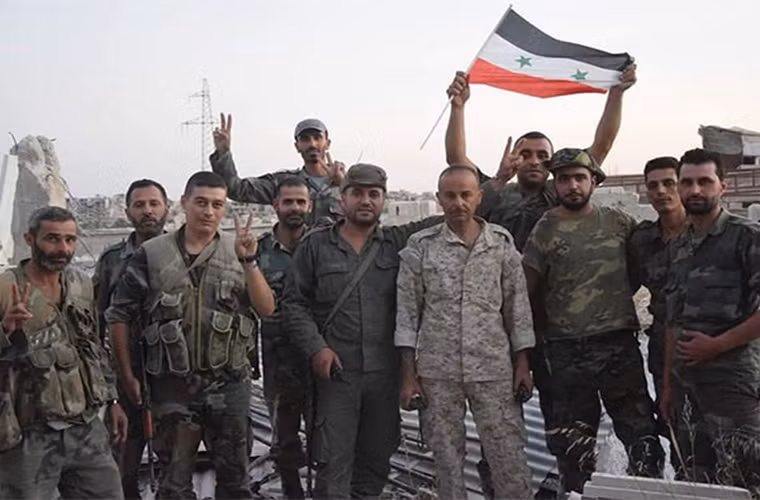 Nguồn tin cho biết thêm, đợt không kích được tiến hành chỉ chưa đầy 24 giờ sau khi các đơn vị Quân đội Syria đập tan cuộc tấn công của nhóm IS nhằm vào nhiều chốt quân sự ở Badiyeh al-Mayadeen, qua đó tiêu diệt nhiều chiến binh khủng bố. Ảnh: FNA.