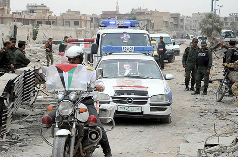 Xe cảnh sát Syria tuần tra trên đường phố Hajar al-Aswad. Ảnh: FNA.