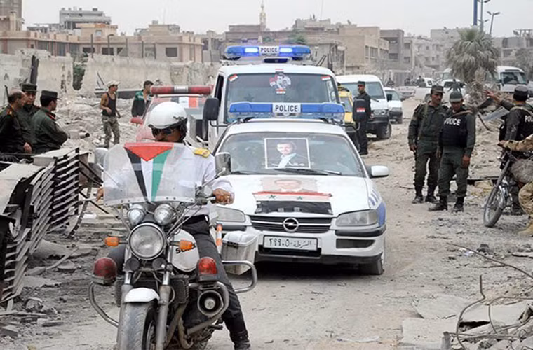 Xe cảnh sát Syria tuần tra trên đường phố Hajar al-Aswad. Ảnh: FNA.