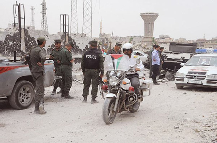 Tại Nam Damascus, lực lượng cảnh sát Syria đã tiến vào khu Hajar al-Aswad để thiết lập trật tự tại khu vực này sau khi đánh bại hoàn toàn phiến quân IS. Ảnh: FNA.