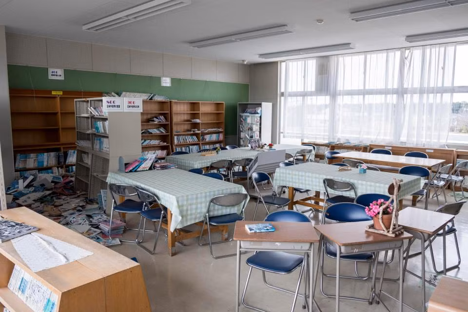 Khi thảm họa xảy ra, nhiều người dân tháo chạy khỏi thành phố trong sợ hãi và không kịp mang theo bất cứ đồ đạc, tài sản gì.