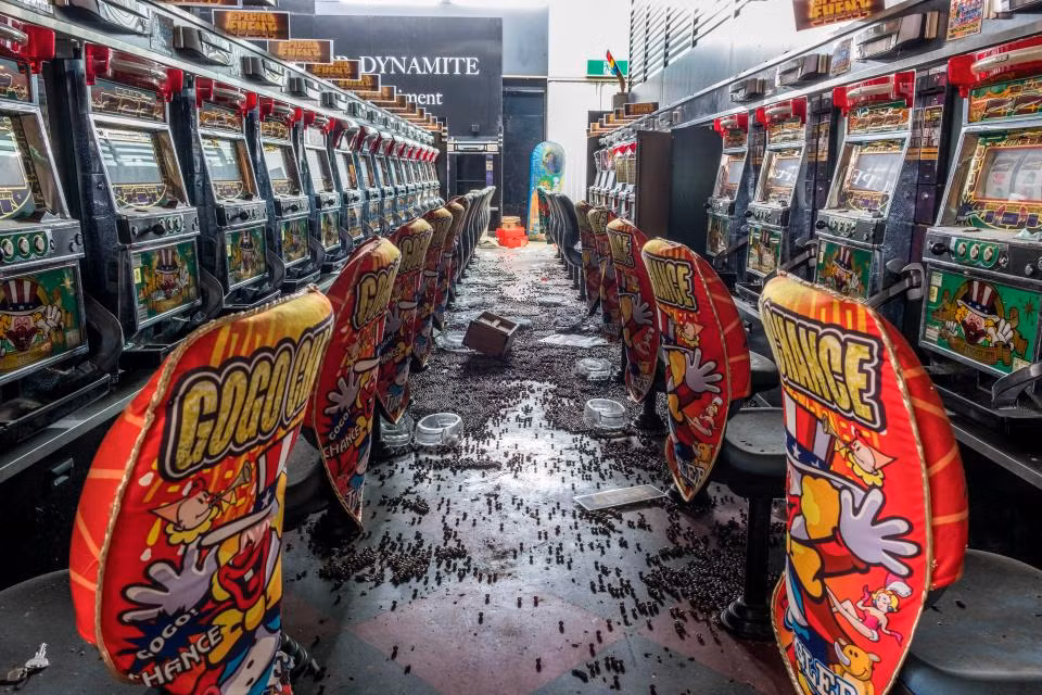 Còn đây là một trung tâm game ở thành phố Fukushima sau nhiều năm bị bỏ hoang.