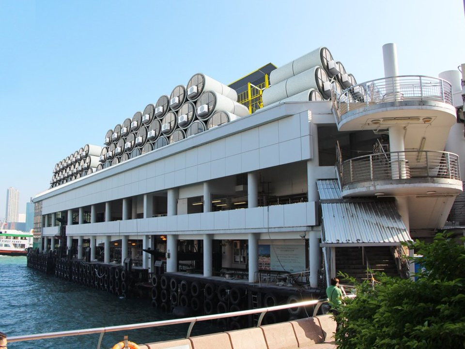 Những căn nhà ống này có thể đặt ở bất kì đâu, dưới đường cao tốc, giữa các toà nhà hay thậm chí là khu văn phòng.