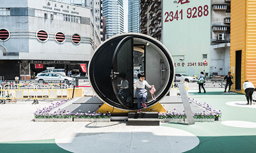 O-Pod được tạo nên bởi hai ống bê tông kết hợp và có diện tích ở khoảng trên dưới 9 mét vuông. Mục tiêu của Law với dự án này là tạo ra một thứ gì đó rẻ, dễ sửa chữa và xây dựng nhanh.