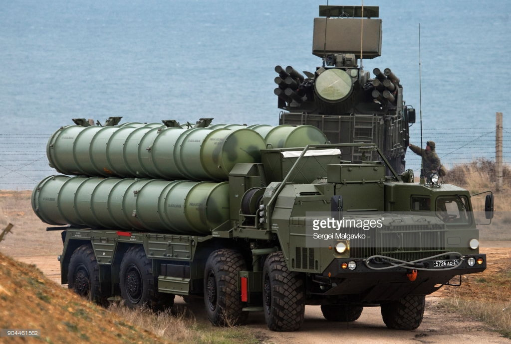 Theo nguồn tin từ Bộ Quốc phòng, Ấn Độ có thể sẽ nhận được 5 tổ hợp S-400 của Nga. Ngày 28/5, hai bên đã ký một biên bản ghi nhớ. Chi phí của toàn bộ hợp đồng S-400 này là 6,2 tỷ USD.