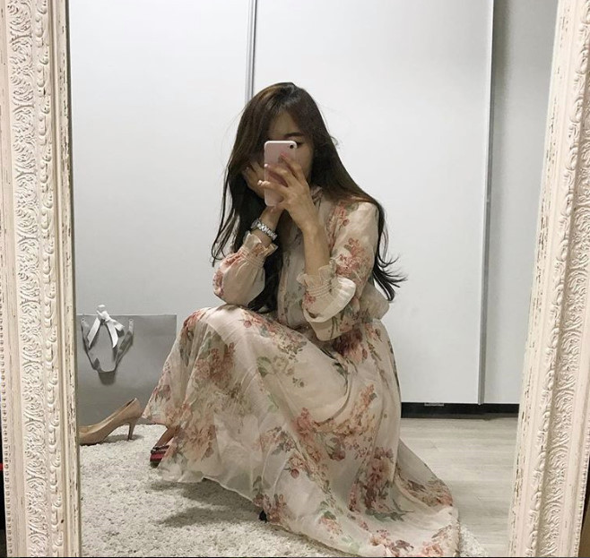 Hội các chị em yêu thời trang liên tục khoe thành tích shooping với chiếc váy hot nhất mùa hè này.