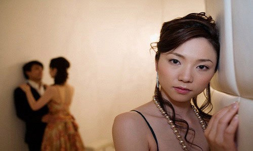 Tôi làm cách nào để níu kéo chồng trở lại? (Ảnh minh họa)