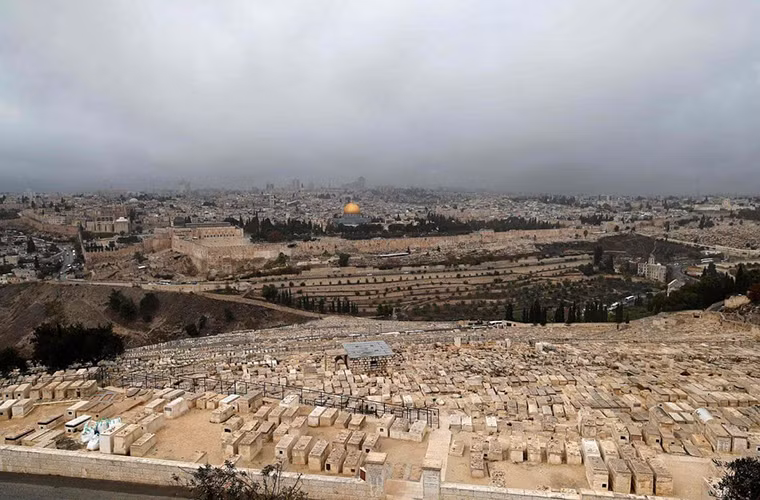 Sau cuộc Chiến tranh Thế giới thứ nhất, Vương quốc Anh tiếp quản Jerusalem – một phần của Palestine khi đó. Anh kiểm soát thành phố này và các khu vực xung quanh cho tới khi Nhà nước Israel độc lập ra đời vào năm 1948.