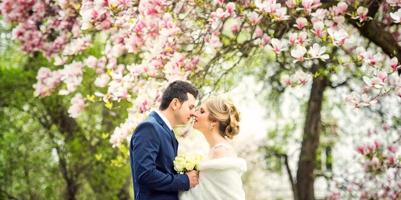 Có thể người ấy đang ở rất gần bạn, chỉ là bản mệnh chưa thực sự để tâm tới mà thôi. Bạn sẽ phải bất ngờ với tình yêu mà mình có được chẳng những không hề tầm thường mà còn rất nồng nàn cháy bỏng nữa đó.