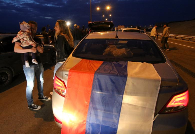 Tan muc cau dai nhat Chau Au noi lien Crimea voi Nga-Hinh-8