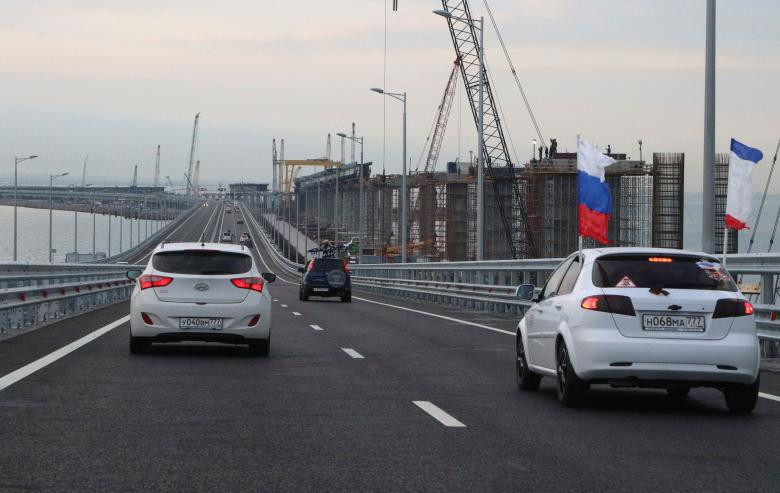 Tan muc cau dai nhat Chau Au noi lien Crimea voi Nga-Hinh-6