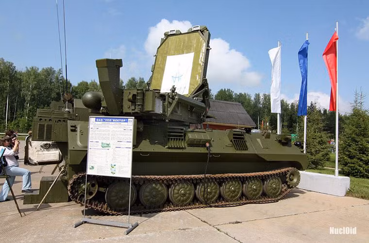 Trong đó, 1L259 là loại radar đơn xung với an-ten mạng pha 3 tọa độ, nó được trang bị bộ vi xử lý bằng máy tính kỹ thuật số tốc độ cao để kết hợp 3 mảng đơn xung theo từng giai đoạn.