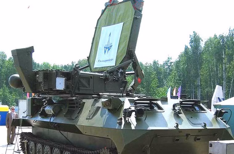 Zoopark-1 1L219M được thiết kế với khả năng kháng nhiễu rất cao, nó có thể nhanh chóng đổi tần số hoạt động để bảo vệ hệ thống trước các biện pháp gây nhiễu điện tử chủ động và thụ động của đối phương.