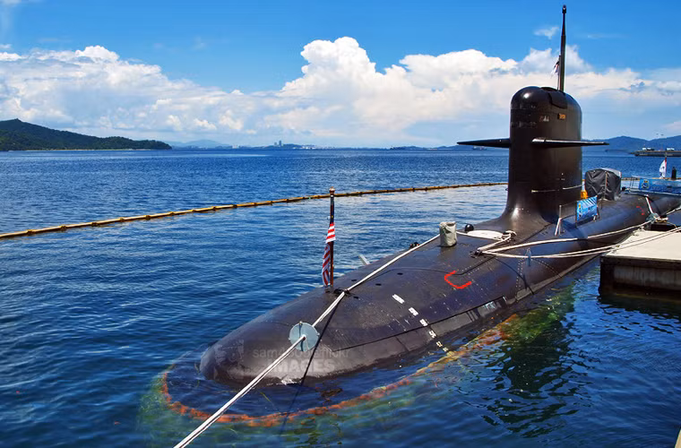 Tham gia cuộc tập trận chống ngầm về phía Hải quân Malaysia chỉ có tàu ngầm phi hạt nhân KD Tun Razak. Đây được xem là cuộc tập trận đầu tiên của Pháp và Malaysia trên Biển Đông.