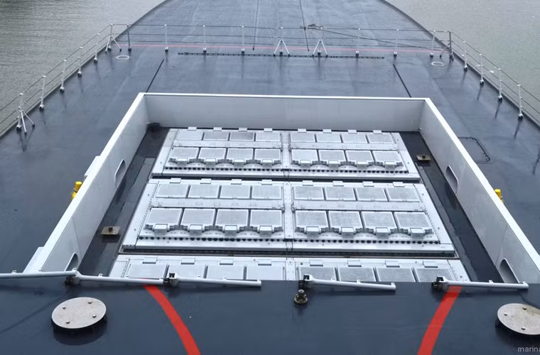 Về mặt vũ khí, chiến hạm FREMM Provence tập trận trên Biển Đông được trang bị hệ thống phóng thẳng đứng SYLVER chứa tên lửa phòng không và tên lửa hành trình tầm xa.