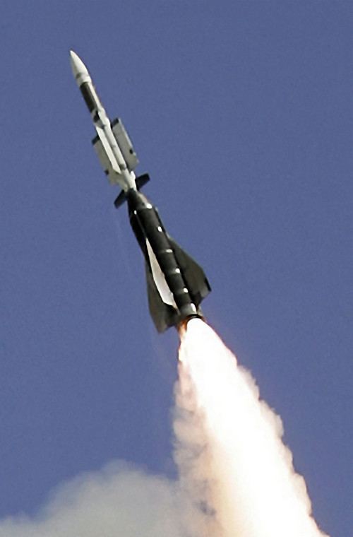 Nó được trang bị 16 tên lửa phòng không Aster-15 có tầm bắn từ 1,7 tới 30km, độ cao bắn hạ tới 13km, trang bị đầu tự dẫn radar chủ động.