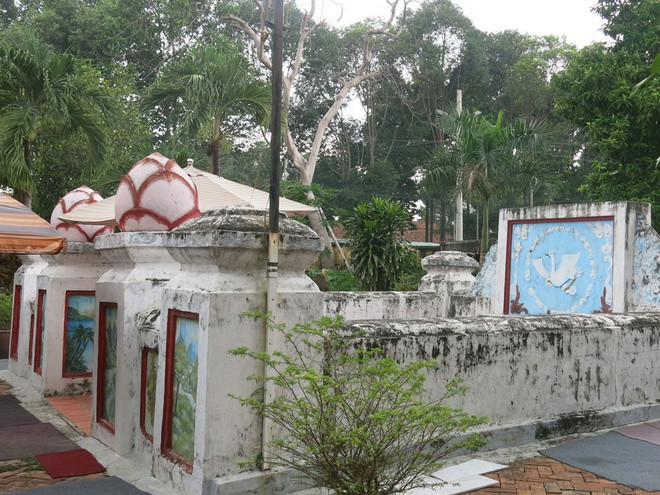 Sau khi qua đời, Võ Tánh được Trần Quang Diệu mai táng cẩn thận tại thành Đồ Bàn (Bình Định). Sau này, vua Gia Long sai lập mộ nữa cho Võ Tánh ở Gia Định (quận Phú Nhuận - TP.HCM) rồi chôn hình nhân ông bằng sáp. Võ Tánh trở thành danh tướng hiếm hoi của nước ta được xây lăng ở 2 địa điểm khác nhau.