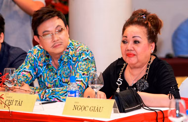 Nữ NSND Ngọc Giàu và danh hài Chí Tài có mặt tại buổi họp báo thông tin Liveshow Hoài Linh 2016.