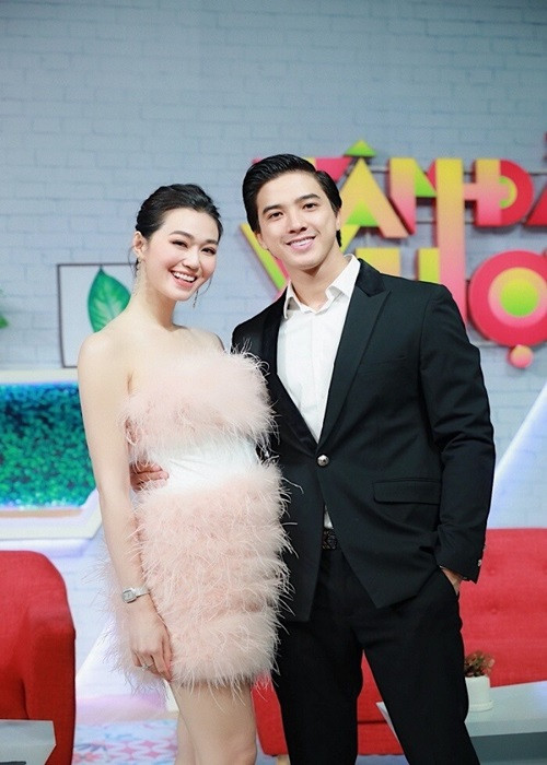 Khánh My từng yêu Tiến Vũ. Cả hai gắn bó được 4 năm. Trong thời gian hẹn hò, cặp đôi “chị em” thường xuyên đăng tải hình ảnh tình tứ. Cuộc chia tay của Khánh My - Tiến Vũ diễn ra khá êm đẹp cách đây không lâu. Tiến Vũ cảm ơn bạn gái cũ vì đối xử tốt với anh. Ảnh: Giao thông