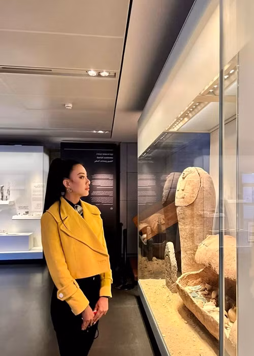 Á hậu Lệ Hằng cho Kim Duyên mượn không ít đồ hàng hiệu.