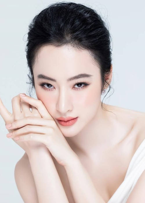 Tháng 10/2021, Chánh thanh tra Sở Thông tin và Truyền thông TPHCM ban hành quyết định xử phạt vi phạm hành chính 7,5 triệu đồng đối với Angela Phương Trinh về hành vi cung cấp thông tin trên mạng xã hội có nội dung sai sự thật việc chữa trị COVID-19 bằng giun đất. Ảnh: Angela Phương Trinh