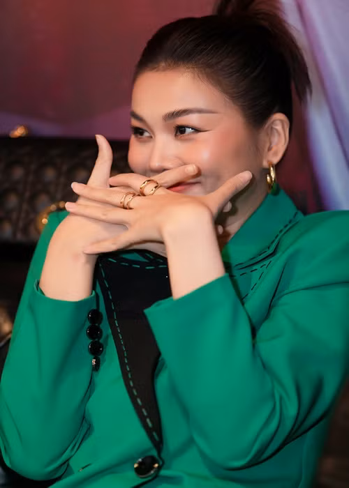 Thanh Hằng còn bộc bạch cô và bạn trai giống ở nhiều điểm “khó ăn khó ở” và ít tiếp xúc với bên ngoài. Hai người thuộc tuýp người ít nói và sống rất rõ ràng, đầy tinh tế. Ảnh: FB Thanh Hằng