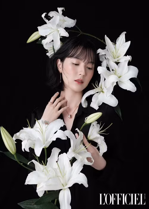 Hải Tú bắt đầu được Sơn Tùng M-TP lăng xê vào tháng 12/2020. Cô đóng nữ chính trong MV “Chúng ta của hiện tại” của nam ca sĩ gốc Thái Bình.