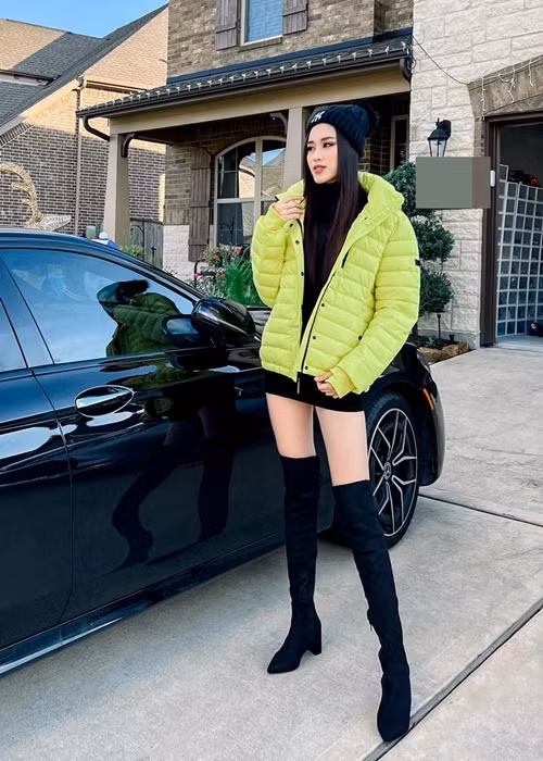 Người đẹp đến từ Thanh Hóa cho biết, cô mượn trang phục từ một người chị thân thiết.