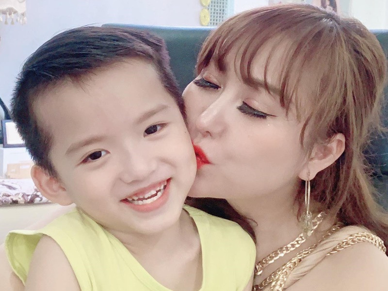 Bé Tấn Đức - con trai của Phi Thanh Vân cũng mắc COVID-19. Nữ diễn viên tiết lộ, con trai trộm vía vẫn chơi ngoan. Ảnh: FB Phi Thanh Vân