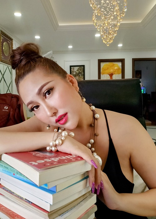 Bà mẹ một con hiện tại giữ tinh thần lạc quan để nhanh chóng chiến thắng COVID-19. Ảnh: FB Phi Thanh Vân