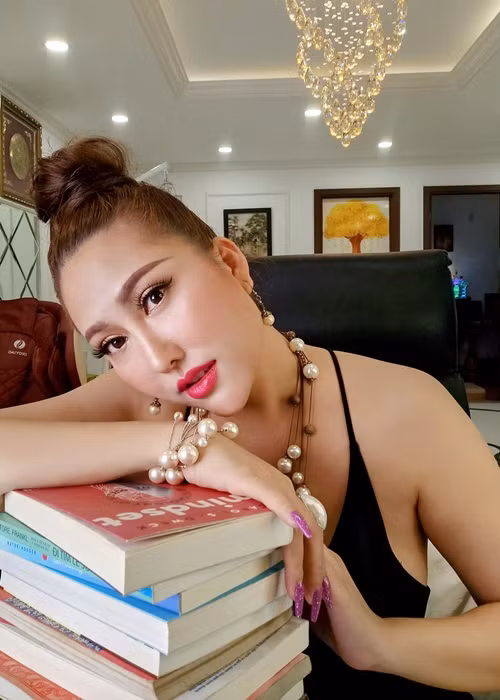 Bà mẹ một con hiện tại giữ tinh thần lạc quan để nhanh chóng chiến thắng COVID-19. Ảnh: FB Phi Thanh Vân