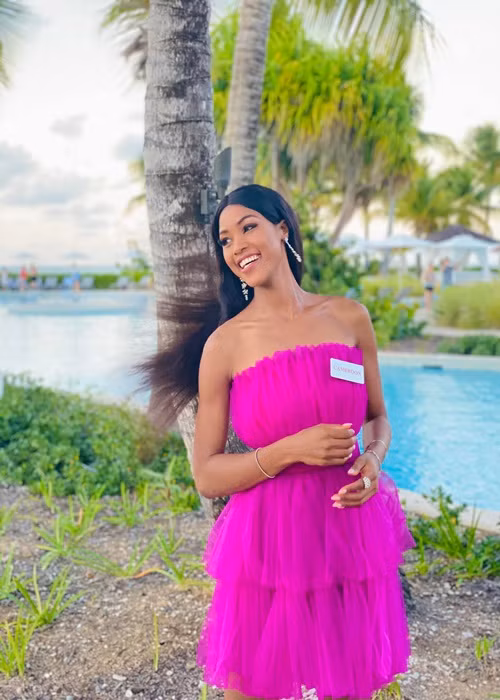 Đại diện Cameroon Audrey Nabila Monkam lọt top 4 phần thi đối đầu, về thứ 2 phần thi siêu mẫu. Vì vậy, không ít khán giả đặt kỳ vọng vào thí sinh này.