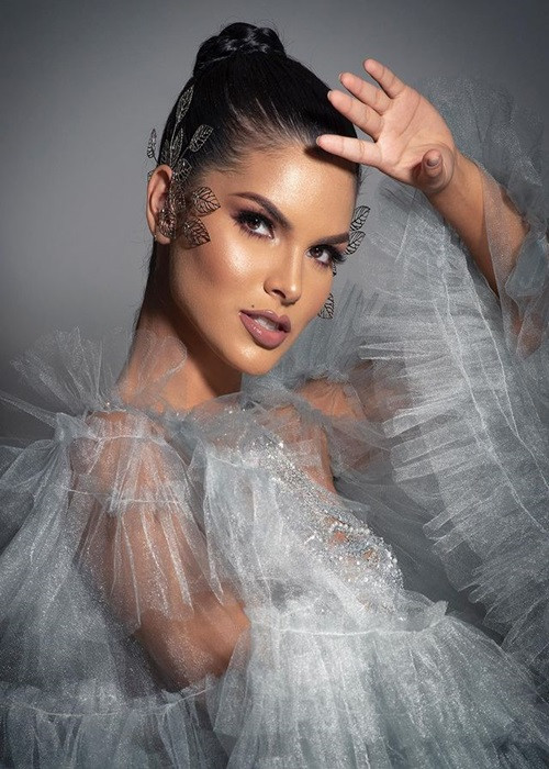 Trong đường đua đến vương miện, đại diện Venezuela Alejandra Conde khiến nhiều thí sinh phải dè chừng. Cô là một sinh viên y khoa 23 tuổi. Thành tích trước chung kết của đại diện Venezuela là top 8 phần đi đối đầu, top 13 phần thi siêu mẫu.