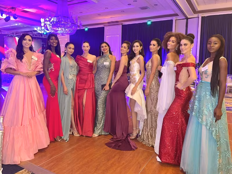 Trước chung kết, cuộc thi Hoa hậu Thế giới gặp sự cố khi ít nhất 7 thí sinh bị nghi ngờ mắc COVID-19. Chủ tịch cuộc thi - bà Julia Morley cho biết, nếu các thí sinh này không có kết quả xét nghiệm âm tính sẽ không được lên sân khấu chung kết nhưng vẫn có cơ hội giành vương miện bởi ban tổ chức sẽ đánh giá các video ghi hình sẵn. Hiện tại, danh tính 7 thí sinh bị nghi mắc COVID-19 được giữ kín. Phía Đỗ Thị Hà, cho biết, cô hiện tại vẫn an toàn và khỏe mạnh.