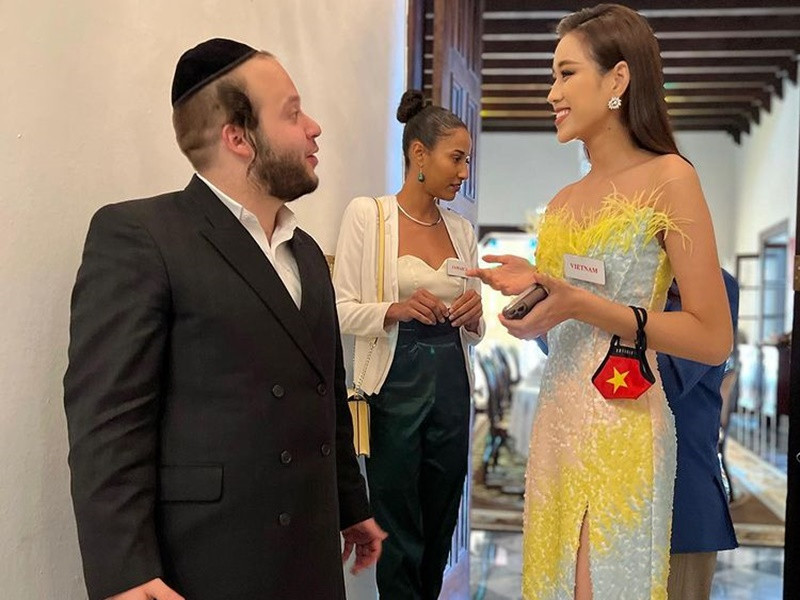 Đỗ Thị Hà hào hứng tham gia các hoạt động cuối cùng của cuộc thi trước khi bước vào chung kết.