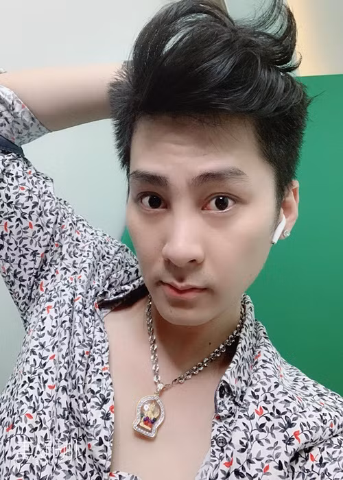 Đến tháng 8/2021, Lâm Khánh Chi một lần nữa có status khiến fan lo lắng. Cô viết: "Có nhiều lúc muốn sống một mình". Tuy nhiên, sau chia sẻ này, nữ ca sĩ vẫn đăng tải hình ảnh ông xã như thường thấy. Ảnh: FB Lâm Khánh Chi