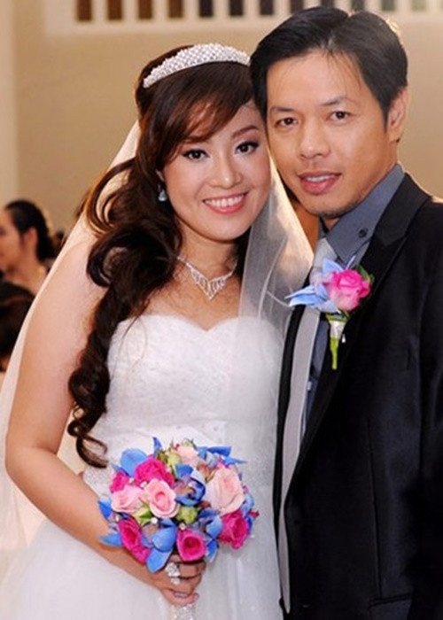 Năm 2012, Thái Hòa tái hôn. Bà xã của anh tên Hồng Thu, kém anh 11 tuổi và không hoạt động nghệ thuật. Những năm trước, Hồng Thu thường xuyên xuất hiện bên chồng tại các sự kiện. Tuy nhiên, vài năm trở lại đây, cô ít sánh đôi bên Thái Hòa. Ảnh: Dân Việt