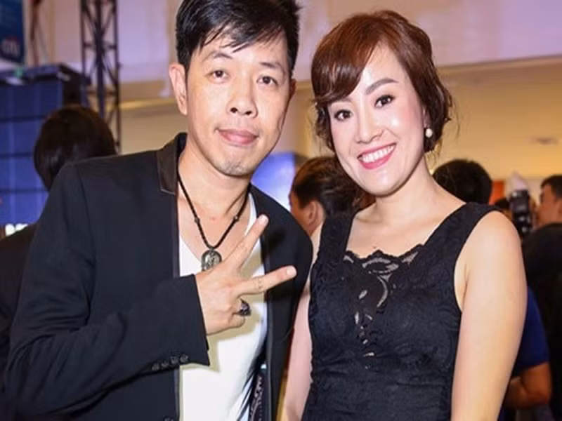 Thái Hòa từng cho biết, anh yêu cả những tính cách không hay của vợ như làm rớt đồ, thích ăn ngon, mê mua sắm cho chồng con. Ảnh: Zing